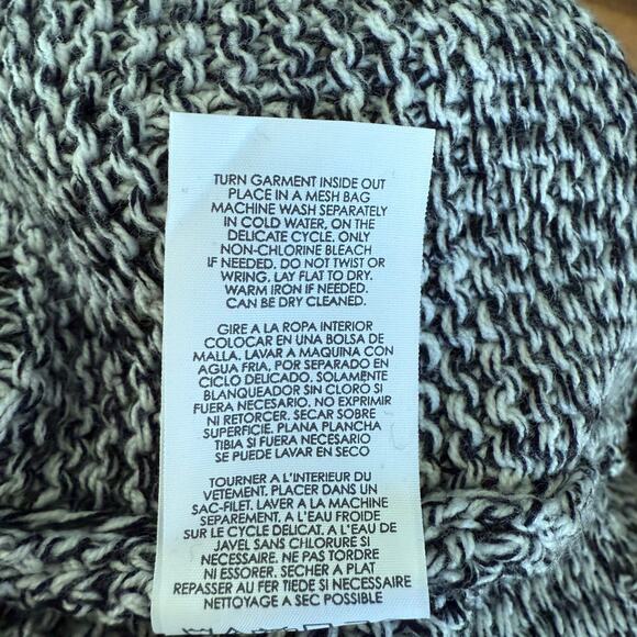 Cabi Shawl 3361 Women's One Size OS Pepper Black White Fringe  Cape Sweater - Picture 7 of 7